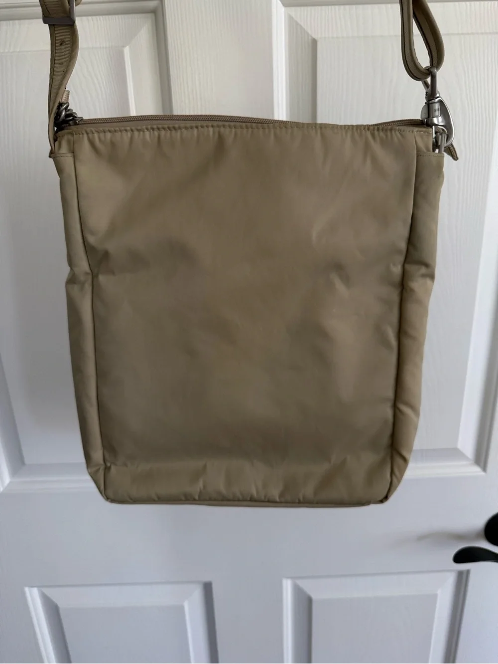Pacsafe Crossbody Bag Laptop RFID safe Cream  13x12x3